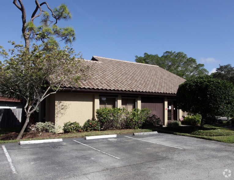 More Photos Of 7013 S Tamiami Trl, Sarasota Office For Lease