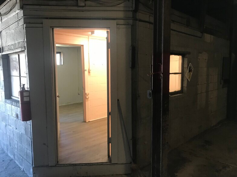 More Photos Of 147 Nebraska, Memphis Warehouse For Sale