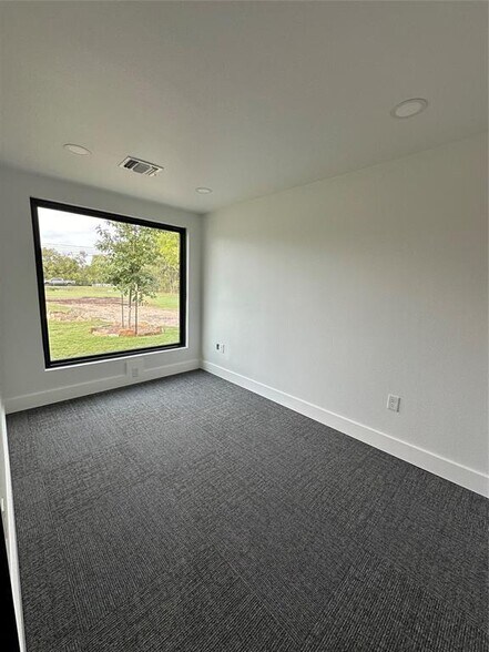 More Photos Of 27320 Ranch Road 12, Dripping Springs Office For Sale