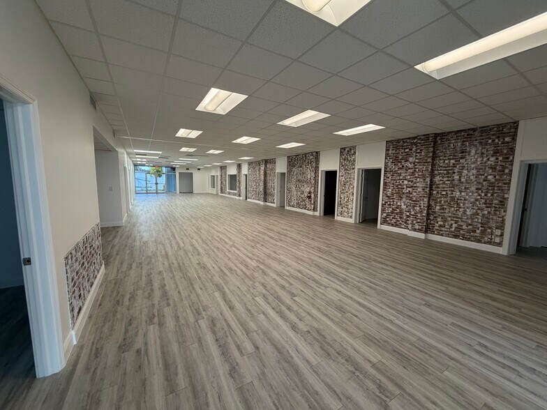 More Photos Of 1288 N Tamiami Trl, North Fort Myers Office For Sale