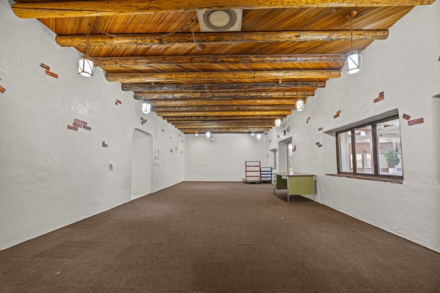 More Photos Of 1111 W Victory Way, Craig Unknown For Lease