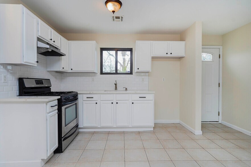 More Photos Of 21 Prall Ave, Staten Island Office Residential For Sale