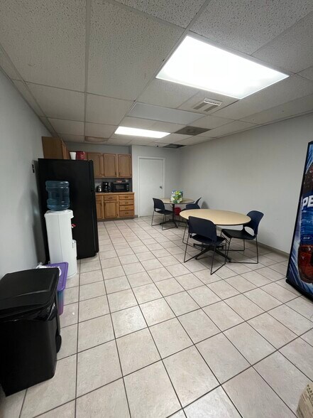 More Photos Of 1985 Oakland Park Ave, Columbus Warehouse For Lease