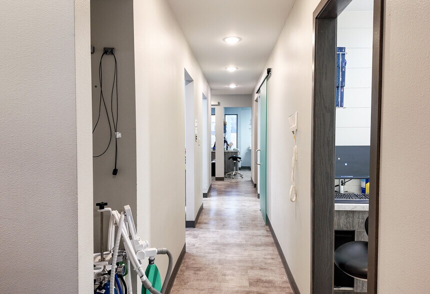 More Photos Of 1711 E 10th St, Sioux Falls Office For Sale