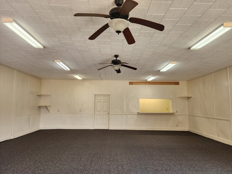 More Photos Of 110 N Zavalla St, Jasper Showroom For Sale