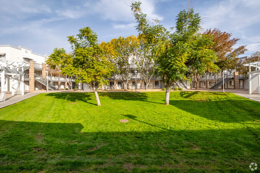 More Photos Of 2302 W Colter St, Phoenix Apartments For Lease