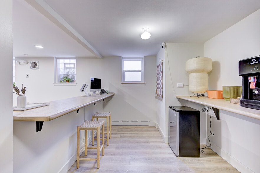 More Photos Of 8750 W 9 Mile Rd, Oak Park Office Residential For Lease