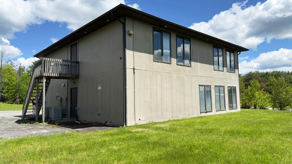 More Photos Of 121 Commercial Blvd, Blakeslee Office Residential For Lease