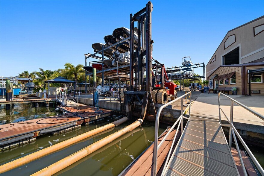 More Photos Of 2400 Bayshore Blvd, Dunedin Marina For Sale