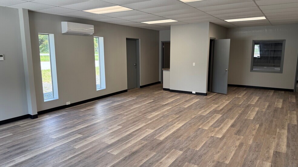 More Photos Of 4384 S Church Street Ext, Roebuck Flex For Lease
