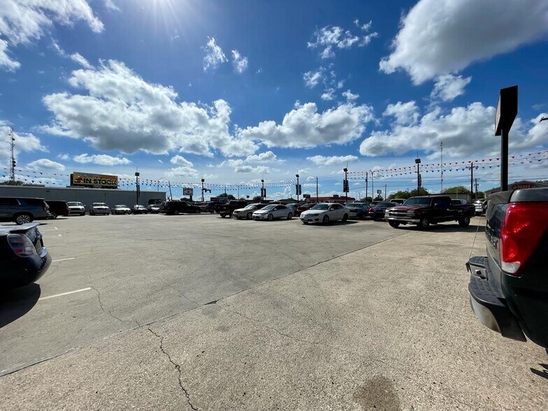 More Photos Of 4006 N Navarro St, Victoria Auto Dealership For Sale