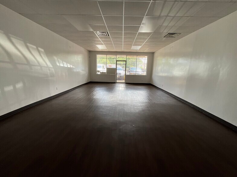 More Photos Of 6513 Tidwell Rd, Houston Storefront For Lease