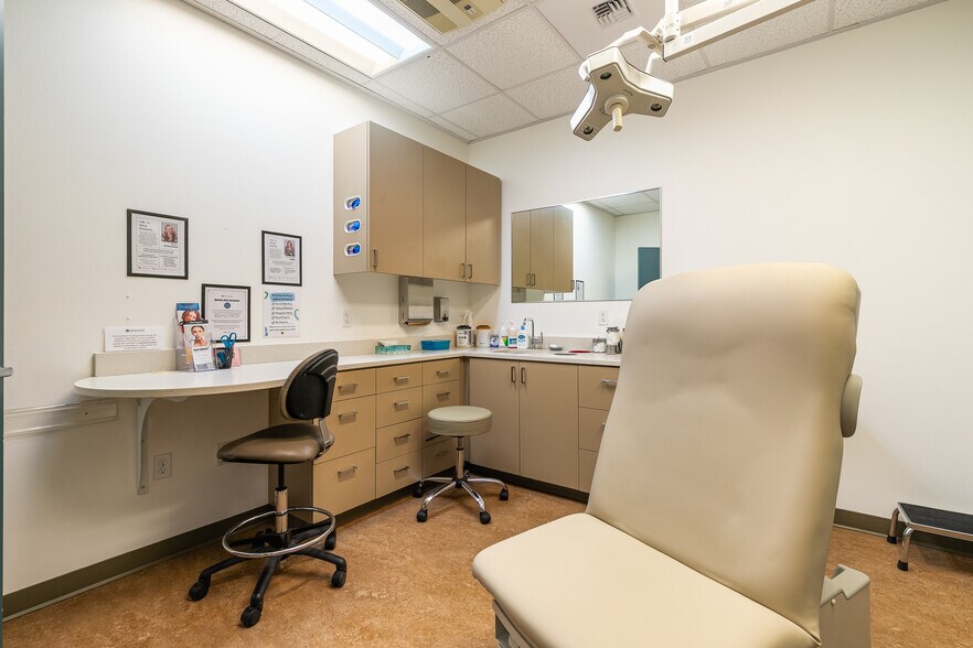 More Photos Of 905 Squalicum Way, Bellingham Flex For Sale