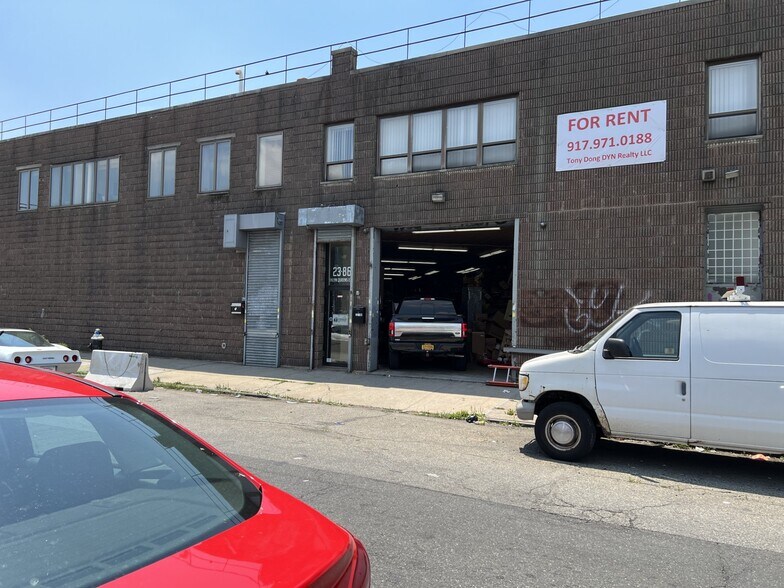 More Photos Of 2382 Brooklyn Queens Expy W, Astoria Light Manufacturing For Lease