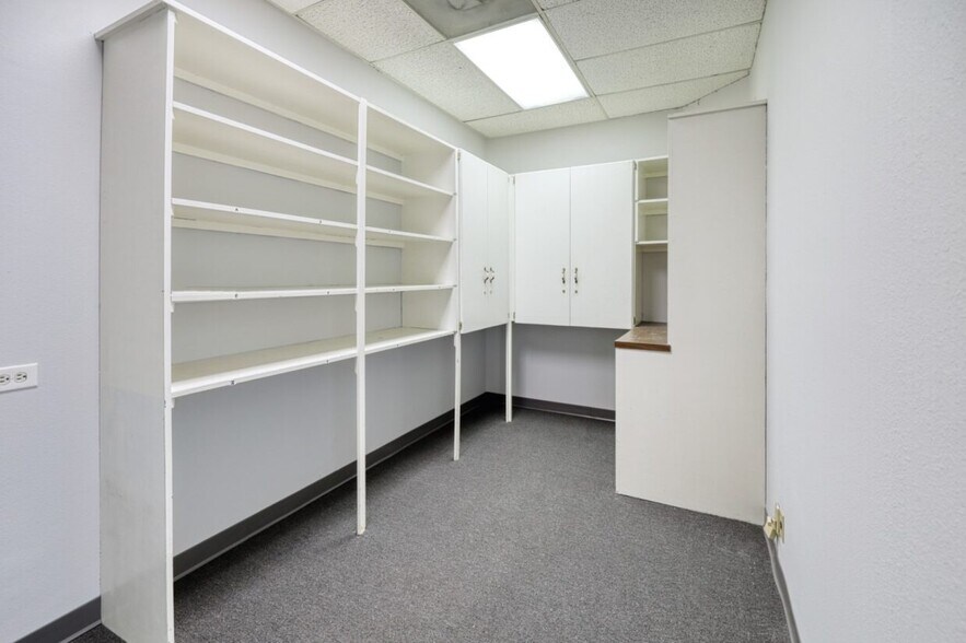 More Photos Of 2929 Mossrock Dr, San Antonio Office For Lease