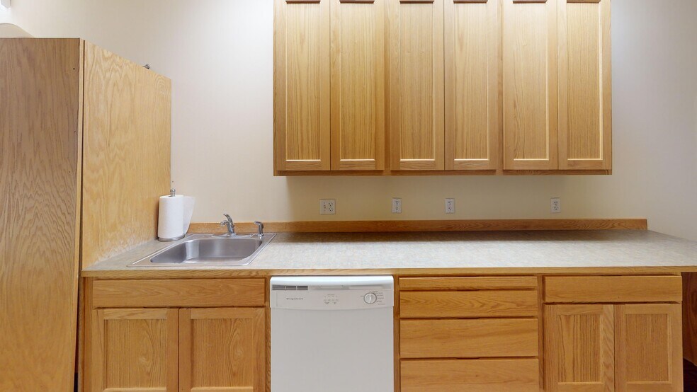 More Photos Of 370 NE Camano Dr, Camano Island Office For Lease