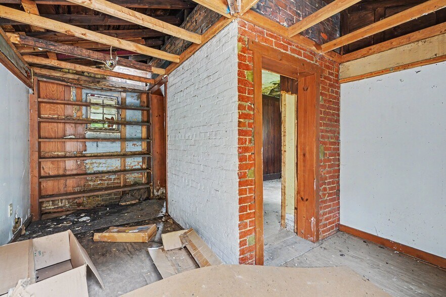 More Photos Of 831 Highway Ave, Covington Office For Sale