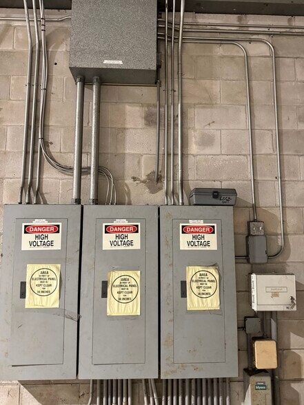More Photos Of 701 Fentress Blvd, Daytona Beach Distribution For Lease