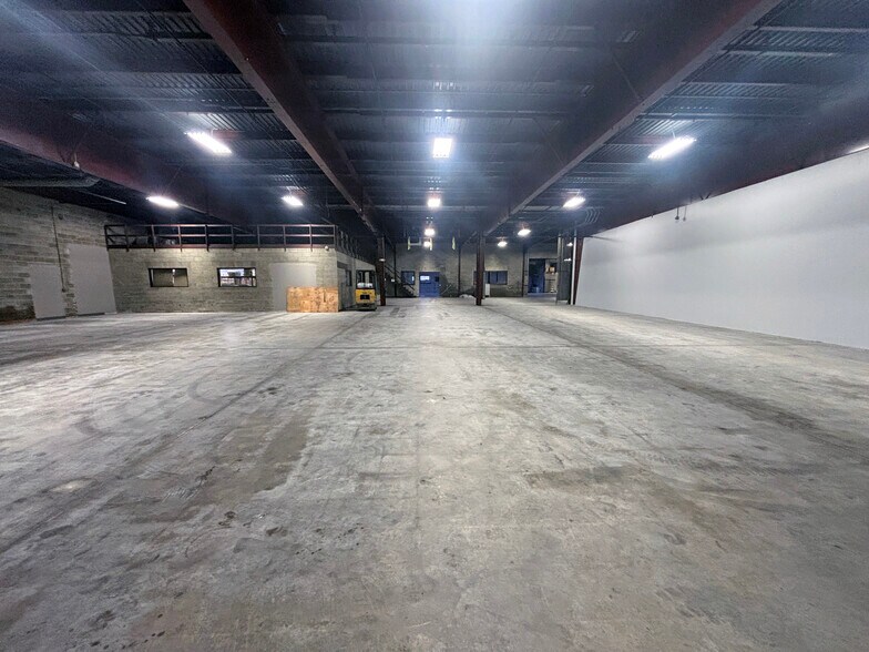 More Photos Of 340 Commerce Way, Pembroke Manufacturing For Sale