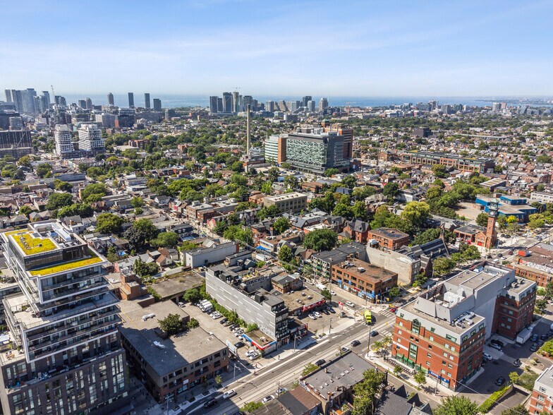 More Photos Of 335 College St, Toronto Apartments For Sale