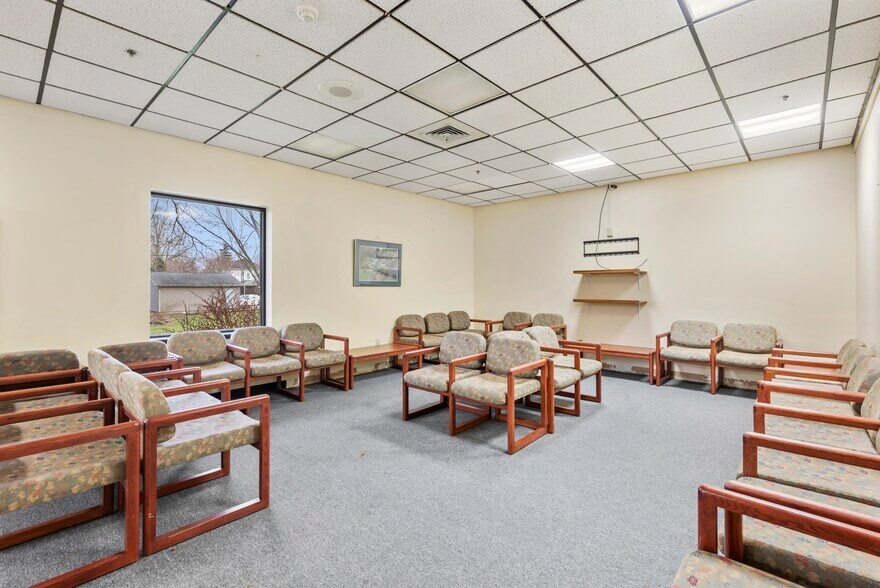 More Photos Of 1255 Engle St, Huntington Light Distribution For Sale