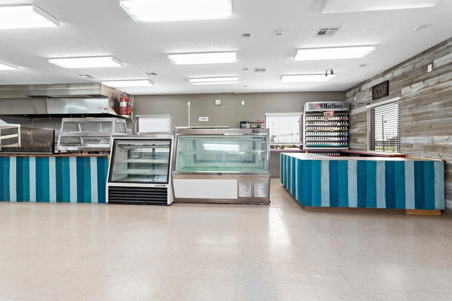 More Photos Of 5140 Gulfway Dr, Sabine Pass Restaurant For Sale