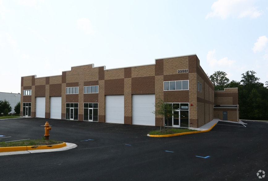 More Photos Of 23551 Pebble Run Pl, Dulles Town Center Showroom For Lease