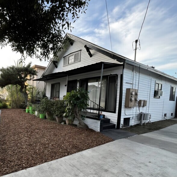 Primary Photo Of 635 W 51st St, Los Angeles Multifamily For Sale