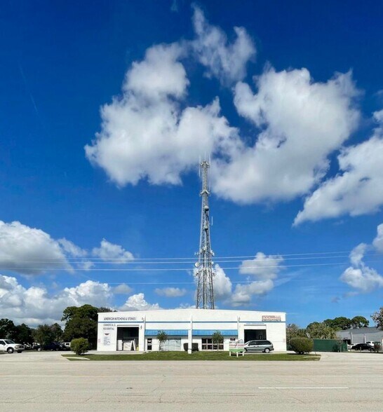 More Photos Of 1593 SE Village Green Dr, Port Saint Lucie Warehouse For Sale