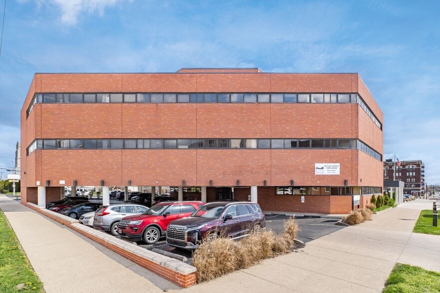 More Photos Of 68 W Church St, Newark Office For Lease