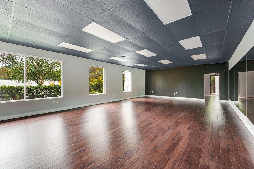 More Photos Of 9623 32nd St SE, Lake Stevens Storefront For Lease