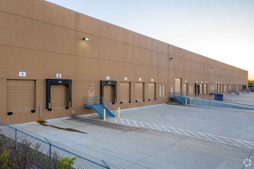 More Photos Of 320 W Centre Park Blvd, DeSoto Warehouse For Sale