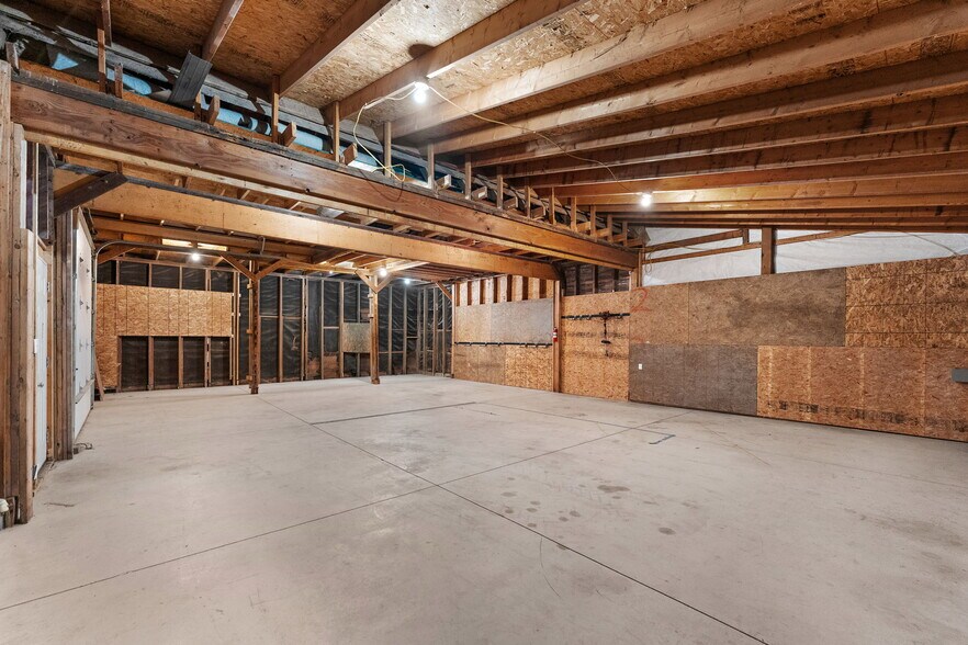 More Photos Of 345 N 400 E, Valparaiso Warehouse For Lease