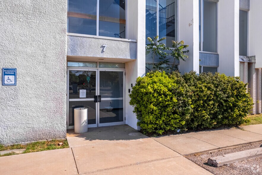 More Photos Of 7 Briercroft Office Park, Lubbock Coworking Space