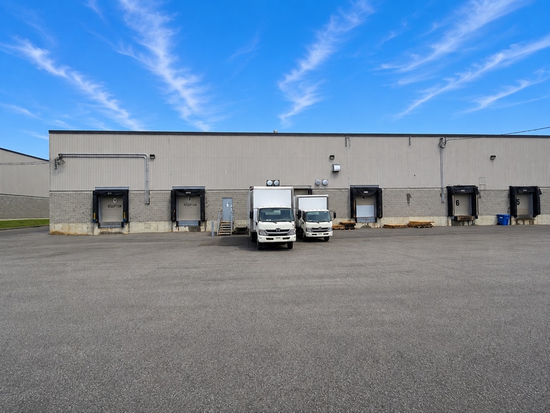 More Photos Of 2700-2760 Boul Daniel-Johnson, Laval Warehouse For Lease
