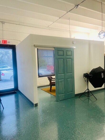 More Photos Of 1211 Okeechobee Rd, West Palm Beach Flex For Lease