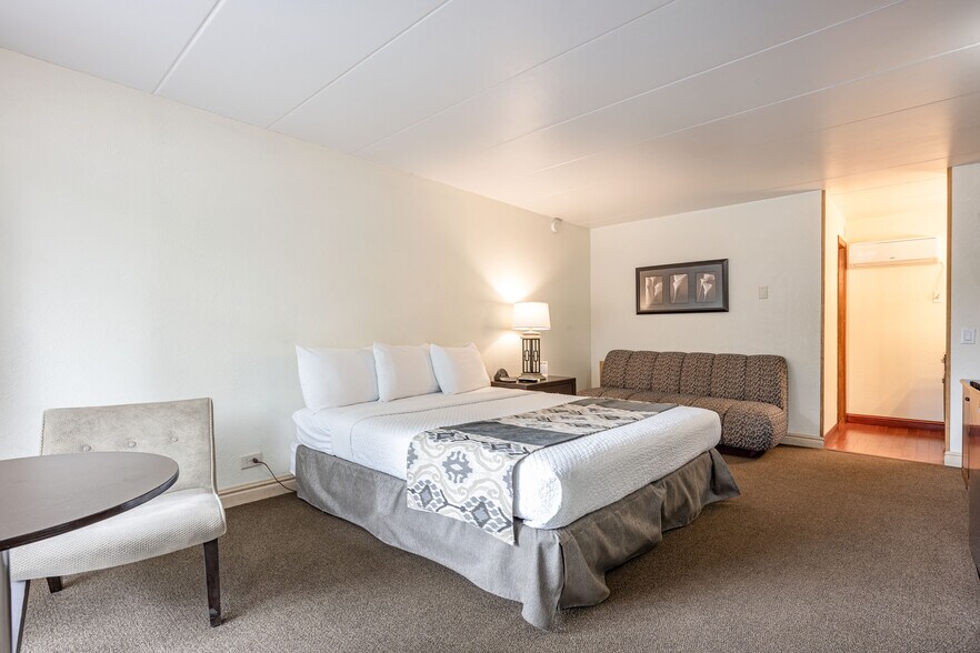 More Photos Of 1116 Broadway, Wisconsin Dells Hotel For Sale