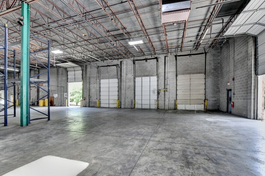 More Photos Of 6301 Best Friend Rd, Norcross Manufacturing For Lease