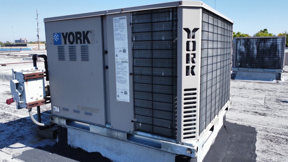 More Photos Of 1121 River St, Lansing Distribution For Lease