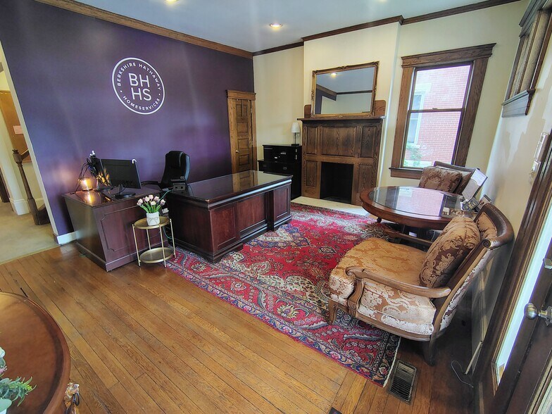 More Photos Of 1337 Virginia St, Charleston Office For Sale
