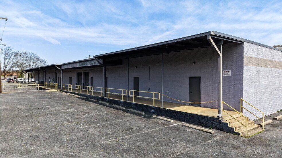 More Photos Of 2705 N Main St, Anderson General Retail For Lease