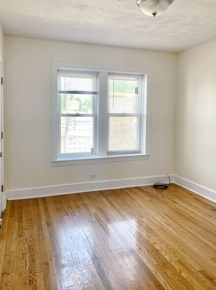 More Photos Of 5620 N Western Ave, Chicago Storefront Retail Residential For Sale