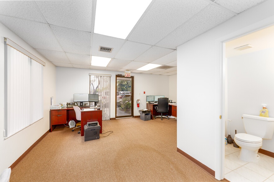 More Photos Of 31 Sarasota Center Blvd, Sarasota Office For Lease