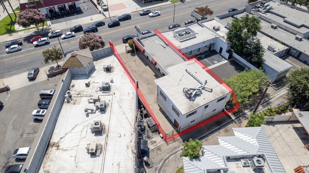 More Photos Of 915 W Olive Ave, Burbank Office For Sale