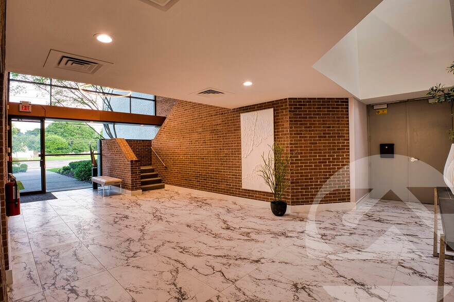 More Photos Of 23800 Orchard Lake Rd, Farmington Hills Medical For Sale