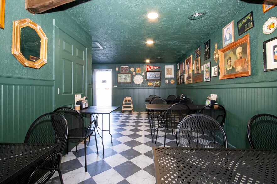 More Photos Of 1315 Cleveland Ave, Ashland General Retail For Sale