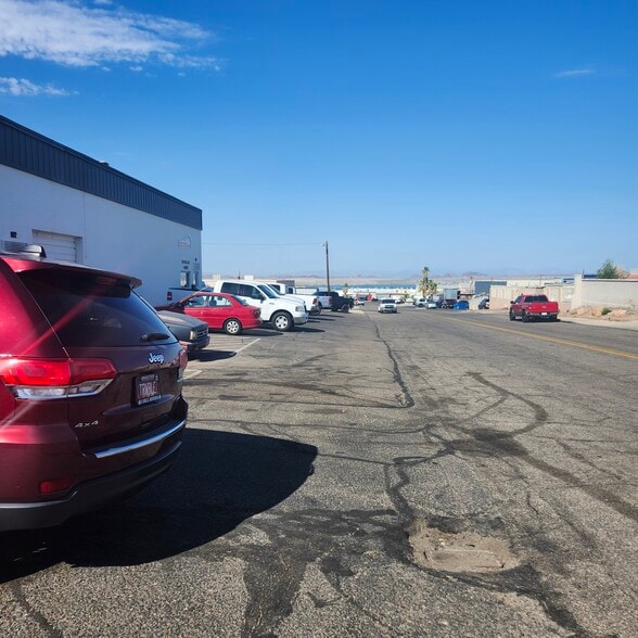 More Photos Of 1950 Commander Dr, Lake Havasu City General Retail For Lease