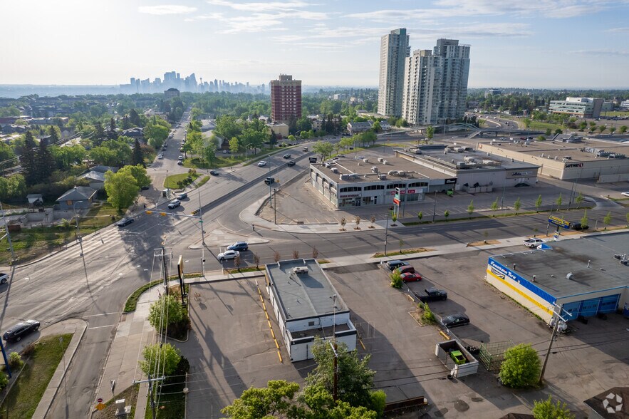 More Photos Of 905 37th St SW, Calgary Bank For Lease