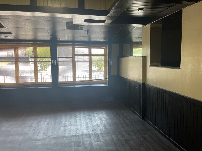 More Photos Of 1423 E Mound Rd, Decatur General Retail For Sale