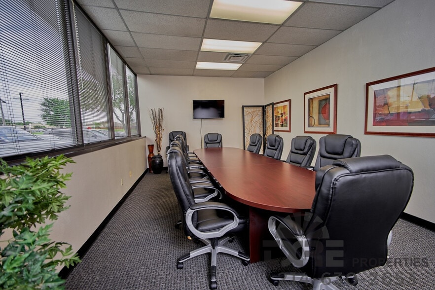 More Photos Of 500 Grapevine Hwy, Hurst Office For Lease